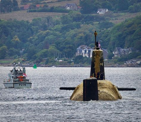 Vanguard Submarine Arrives Home Absolutely Caked In Algae