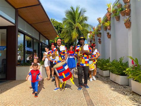 Pequenos Caem Na Folia Bailinho E Cortejo De Carnaval Clube Dos