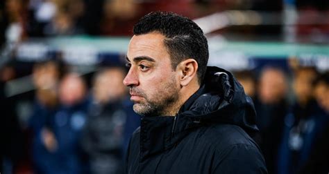 Bar A Xavi D Samorce La Pol Mique De L Arbitre Et R Pond Sur Le Mercato