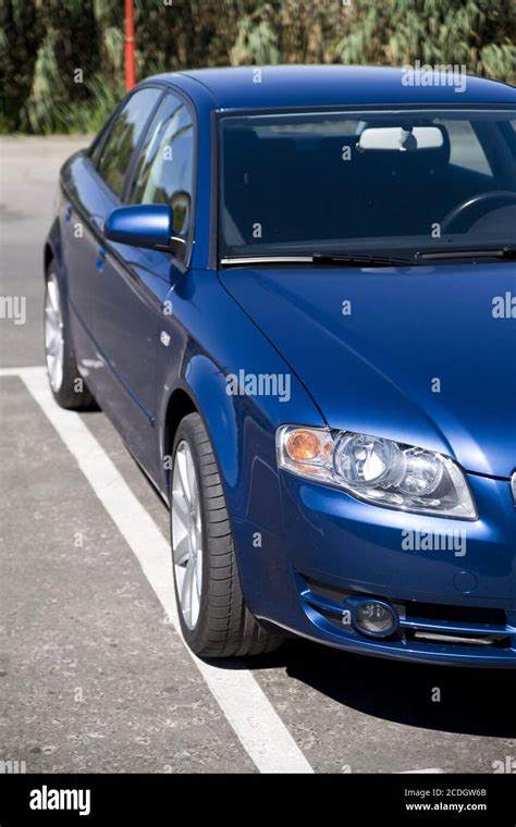 Metallic blue car hi-res stock photography and images - Alamy