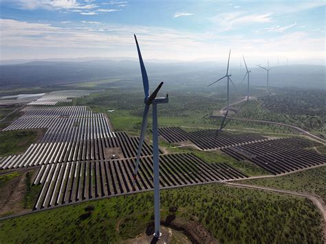 Naturgy pone en marcha otro parque eólico y una planta fotovoltaica en