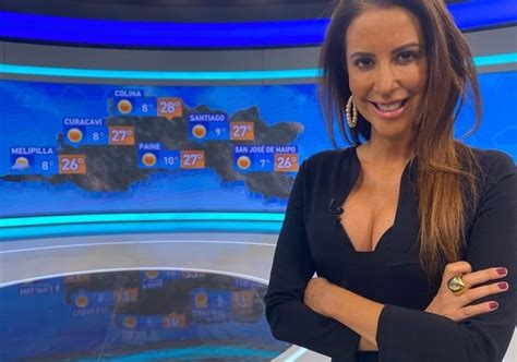 Las aplaudidas fotos de Vanessa Noé presentadora de El tiempo en CHV