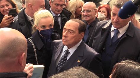 Milano Berlusconi Inaugura Sede Di Forza Italia Tra Foto Con Putin L