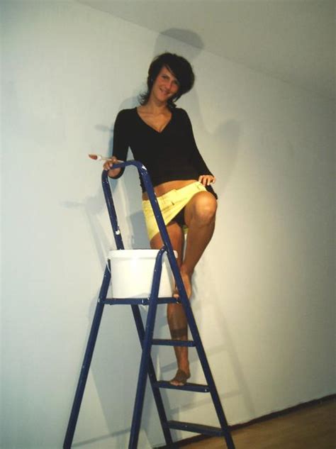 Belle milf brune se caresse pour inconnu avec la complicité de mon mari