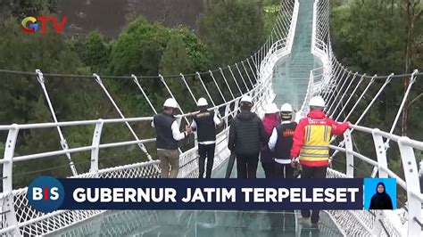 Gubernur Jatim Terpeleset Di Jembatan Kaca Di Wilayah Bromo