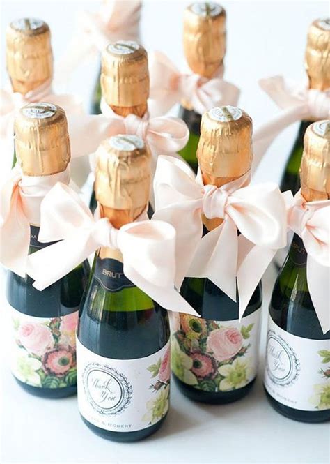 52 Edible Wedding Favors Your Guests Will Love