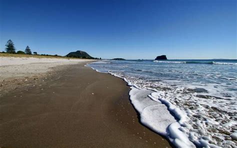 Mount Maunganui Beach / Bay of Plenty / North Island // World Beach Guide