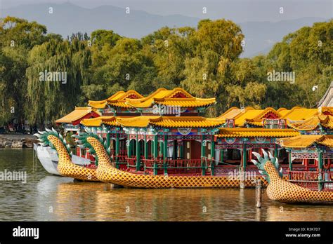 Tourist dragon boats, Kunming Lake, Summer Palace, Beijing, China Stock Photo - Alamy