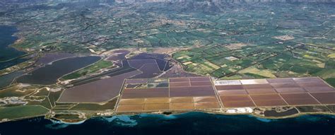 无人横图全景俯视航拍室外白天农业意大利池塘海岸线田地摄影地中海鸟瞰盐湖撒丁岛彩图高角度拍摄旅行