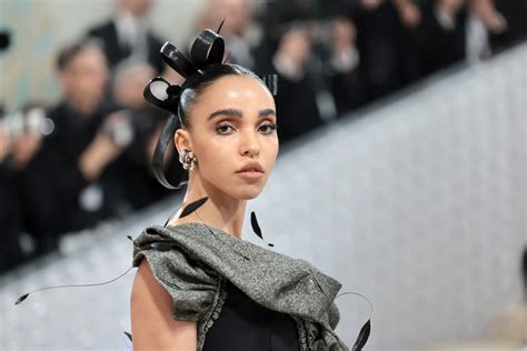 FKA Twigs reage a anúncio censurado Sou uma mulher de cor cujo