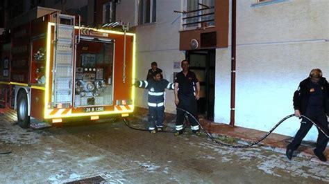 Eşini bıçaklayıp evi ateşe verdikten sonra bileklerini keserek intihar