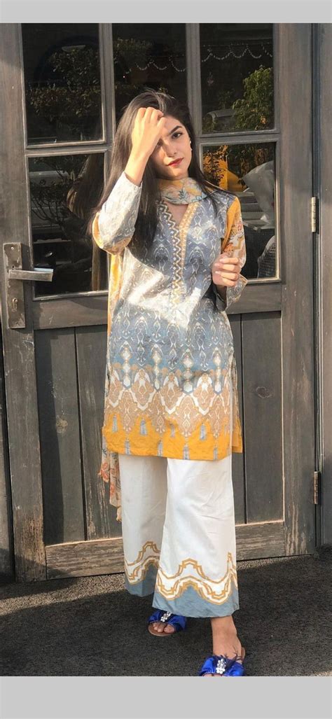 Pin By Syd Nusaiba On Stylish Suits Simple Pakistani Dresses