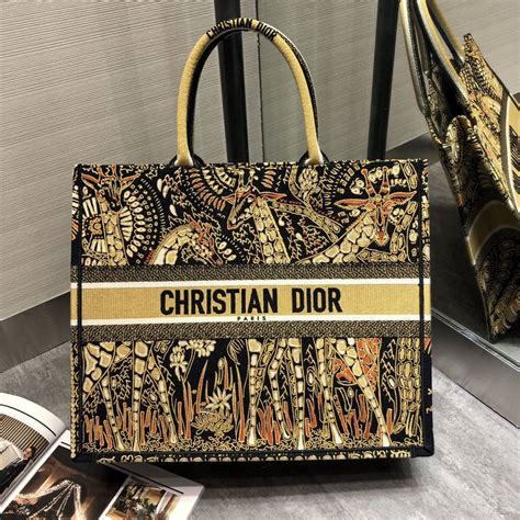 迪奥中文官网正品book Tote Dior Animals刺绣帆布托特包购物袋