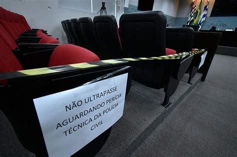 Câmara de Araçatuba quer que polícia investigue dano no prédio no final