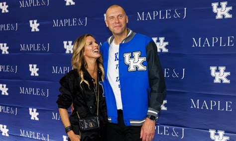 Mark Pope Talks about Kentucky-Louisville Rivalry, Wife Lee Anne Throws Funny Jab at Louisville ...