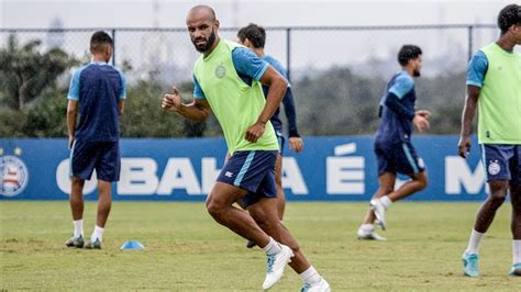 Titular Do Bahia E Queridinho De Renato Portaluppi Thaciano Vai