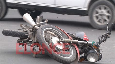 Motociclista Fue Hospitalizado Tras Chocar Con Un Auto En Transitada