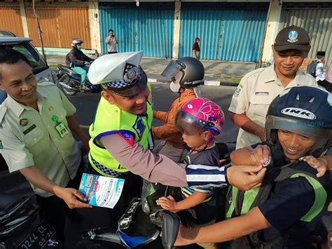 Cegah Perubahan Iklim Polres Bojonegoro Kembali Tanam 2 000 Pohon