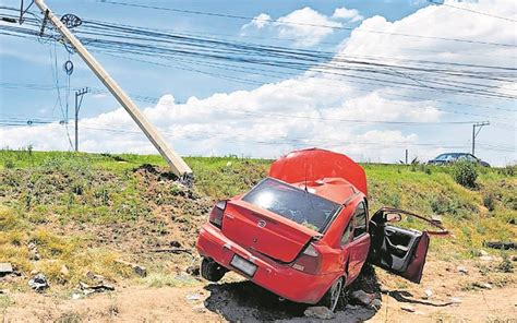 Mujer prensada en su automóvil en carretera Pachuca Ciudad Sahagún