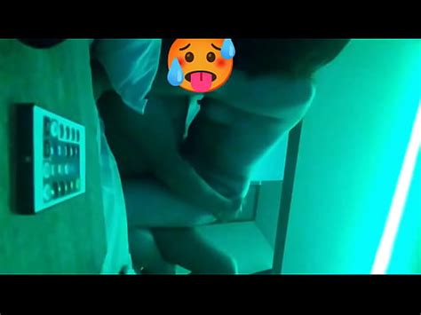 AMIGO DE MI ESPOSO ME LLAVA A UN HOTEL DESPUES DE FIESTA Y ME ROMPE EL CULITO LO GRAB XVIDEOS