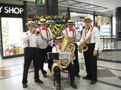 Dixieland Jazz Band Home