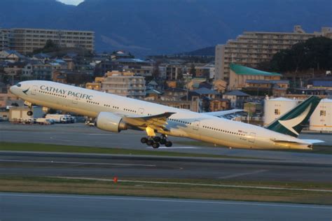 キャセイパシフィック航空 Boeing 777 300 B Kqp 福岡空港 航空フォト By 幹ポタさん 撮影2022年12月01日