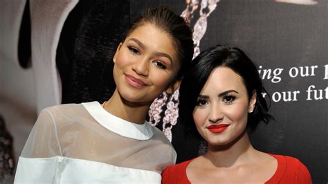 Demi Lovato, Zendaya Fave Tweets After Kim Kardashian Posts Snapchat ...