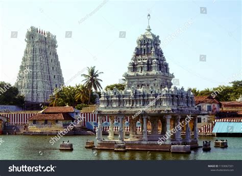 image famous lord shiva temple suchindram stock photo