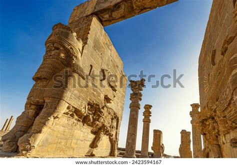 132 Achaemenid Style Architecture Images, Stock Photos, 3D objects ...