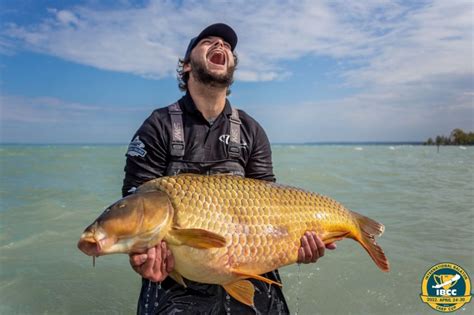 Elrajtol a világ legnagyobb pontyfogó versenye a Balatonon AQUA