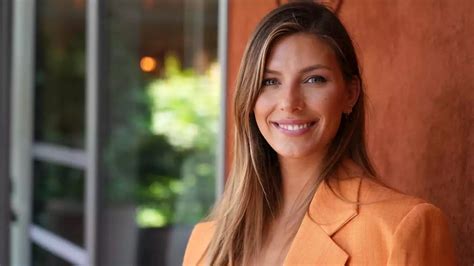 Camille Cerf en bikini elle dévoile son corps France