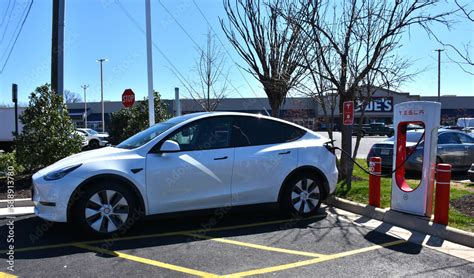 Electric car Tesla charging at Supercharger Charging Station, Manassas, Virginia, USA Stock ...