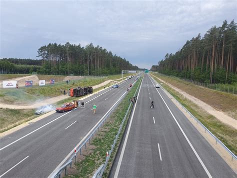 Wypadek Masowy Na S Pod Olesnem Poszkodowanych Zosta O Os B