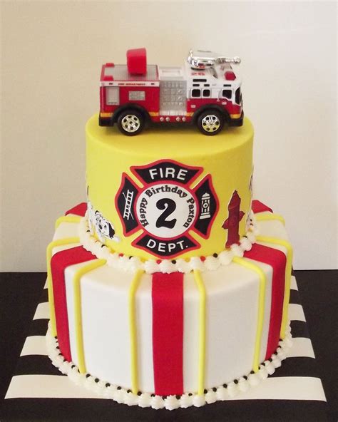 Fire Engine Birthday Cake Ideas - Peter Brown Bruidstaart