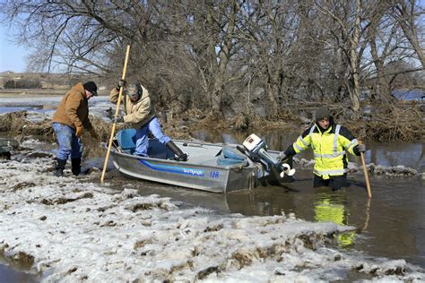 Midwest Flooding Forces Evacuations Closing Of Road River