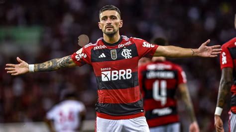 Flamengo Vence O Red Bull Bragantino Por X E Fica A Pontos Do