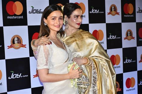 Dadasaheb Phalke Awards 2023 Rekha And Alia Bhatt Enjoy A Sweet Moment