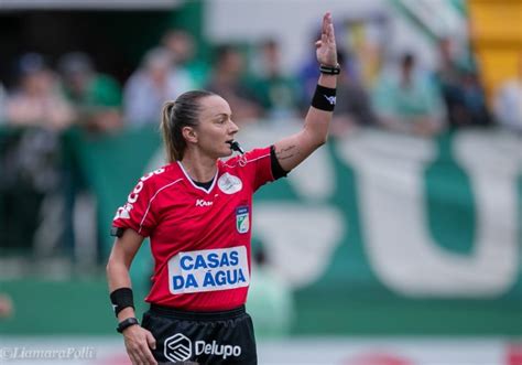 Árbitra catarinense é a única brasileira convocada para competição