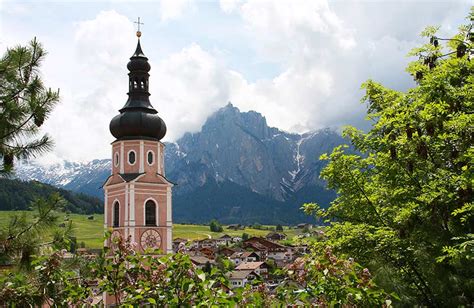 Kastelruth In Südtirol Infos Für Urlaub Nahe Der Seiser Alm