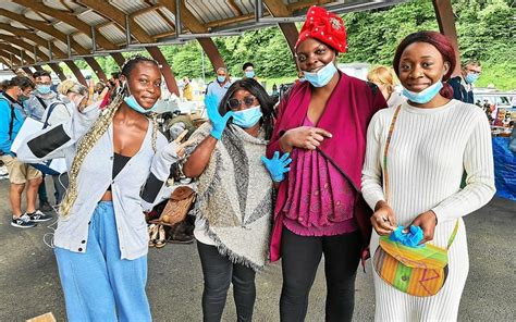 Callac Le Vide Greniers De Lassociation Pour Les Filles Et Femmes