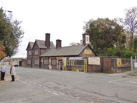 Former Station Building Mill Lane West Stephen Craven Cc By Sa