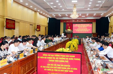 General Phan Van Giang Chaired The Government Delegation To Work With