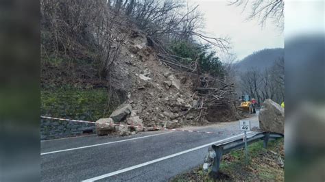 Alta Val Di Bisenzio Ancora Tagliata In Due Resta Chiusa La Sr325 Per