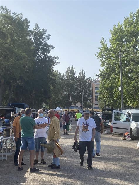 Este domingo há Feira da Bagageira em Corroios leve o que está a mais