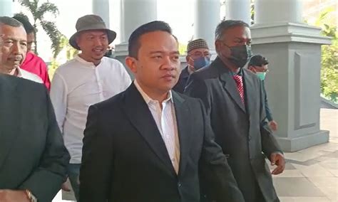 Malaysians Must Know The Truth Bersatu S Wan Saiful Businessperson Charged With Graft