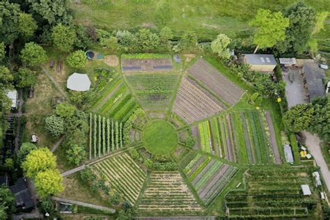 Ommuurde Tuin De Nieuwe Winkel