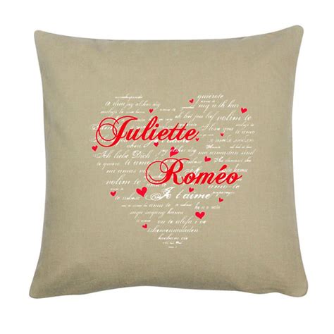 Coussin Personnalis Saint Valentin Une Id E De Cadeau Original Amikado