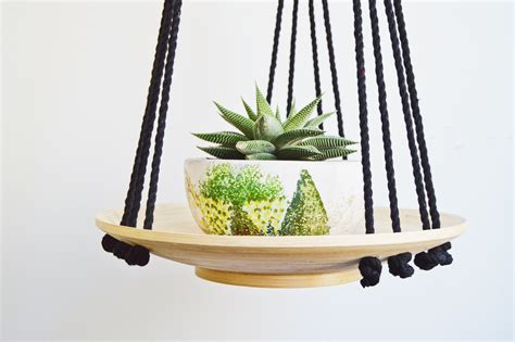 Macramé Hanging Wood Basket / Macramé Plant Hanger - Etsy