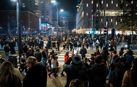 Une Manifestation Contre Les Mesures Sanitaires Vire à Lémeute à