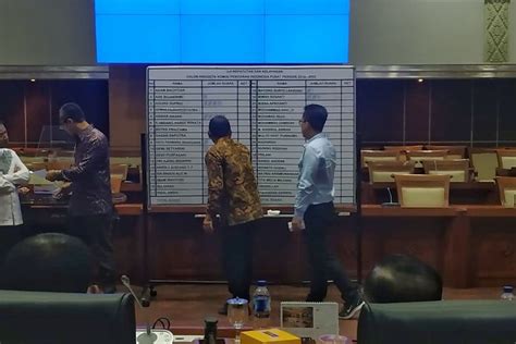 Foto Dpr Sahkan Komisioner Kpi Di Antaranya Nama Lama